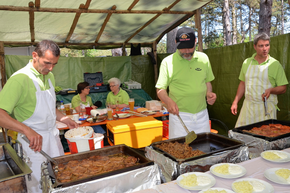 Sänger an der Grillpfanne