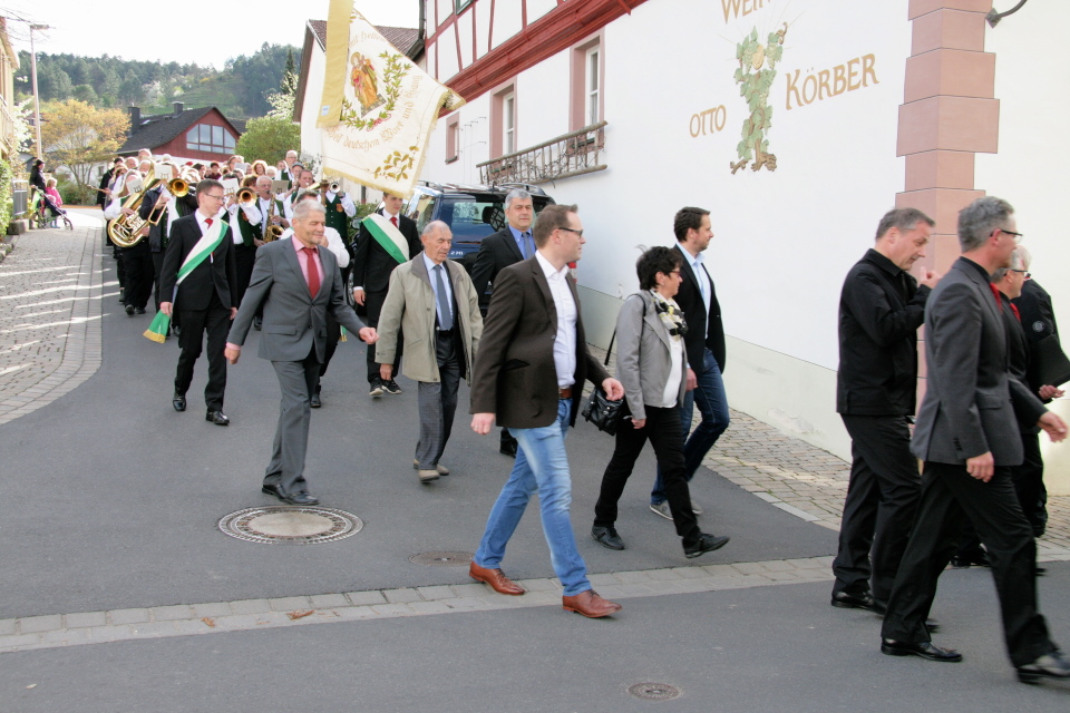 Festzug zur Kirche