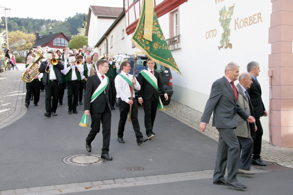Festzug zur Kirche