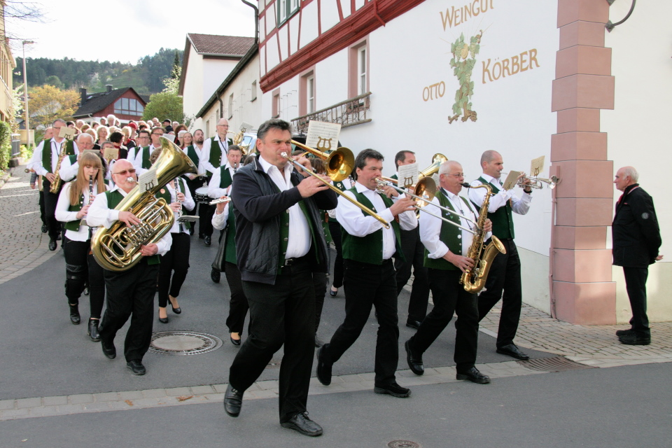 Festzug zur Kirche